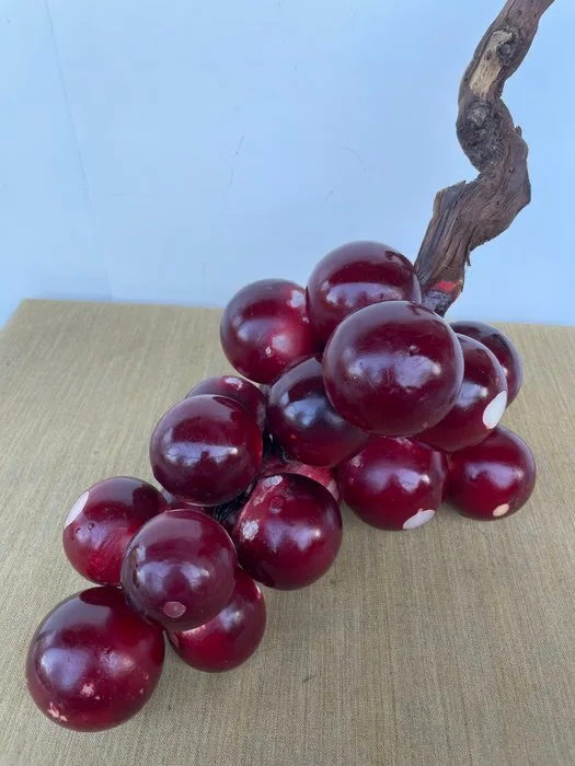 Figure - Grapes in alabaster