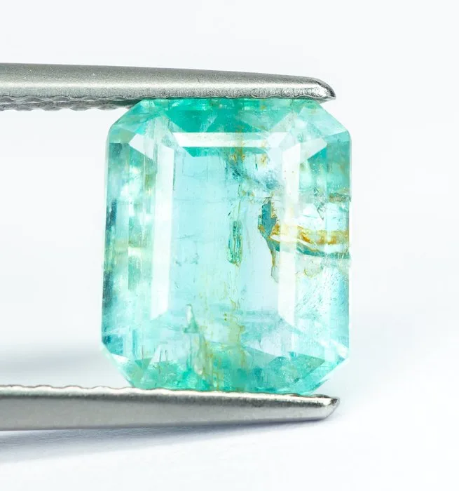 Emerald - 2.24 ct - Gem Report Antwerp (GRA) - Green (Minor Oil)
