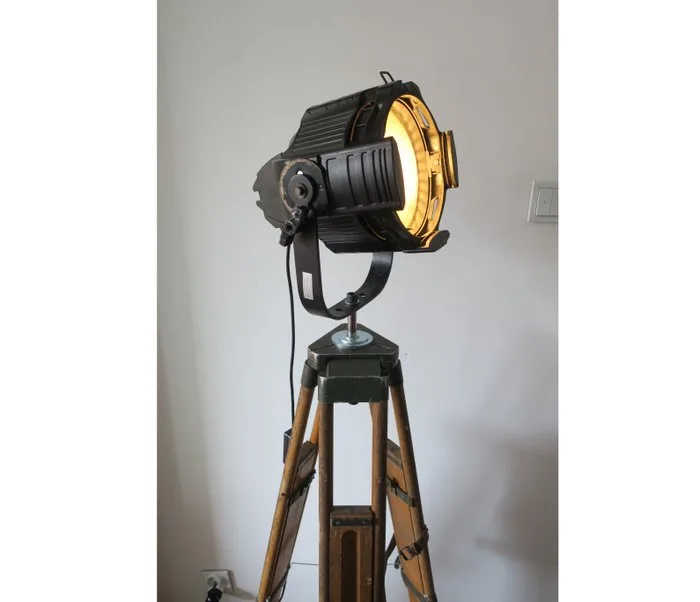 Floor lamp - Aluminium, Steel, Wood - Retro Theater Lamp