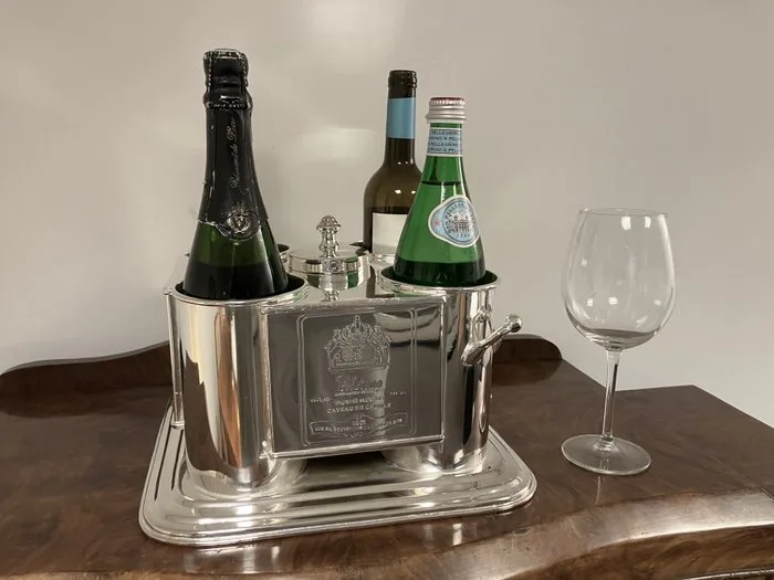 Wine cooler - for 4 bottles with compartment for ice-cubes in the middle - Silverplated