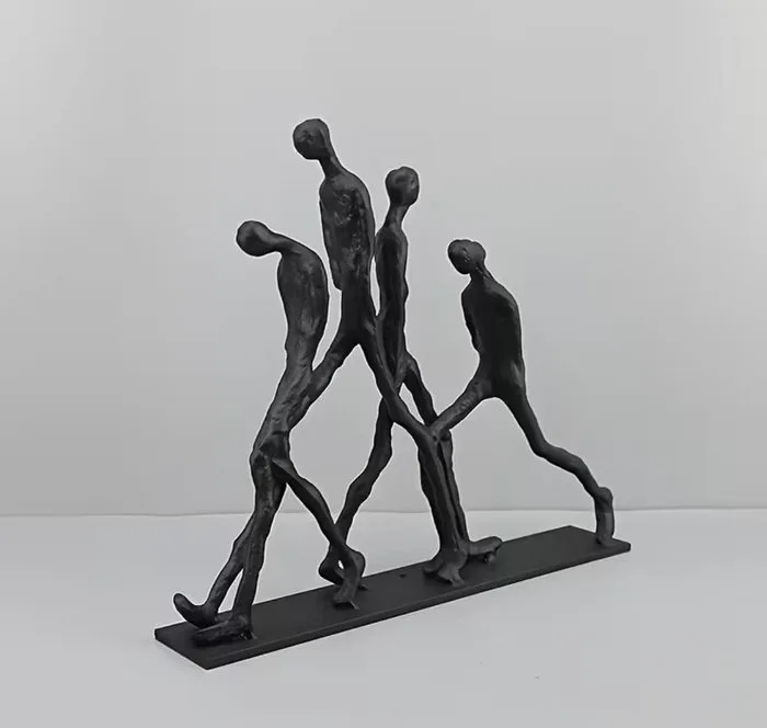 Outdoor sculpture, After Alberto Giacometti "Les Hommes qui Passent" XL - 30 cm - Cast iron