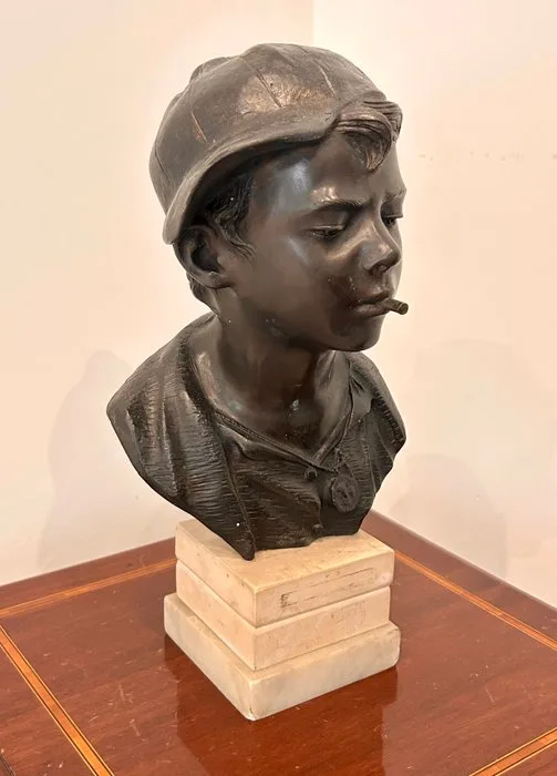 Dal modello di Giovanni De Martino (1870-1935) - Sculpture, Scugnizzo fumatore - 45 cm - Bronze