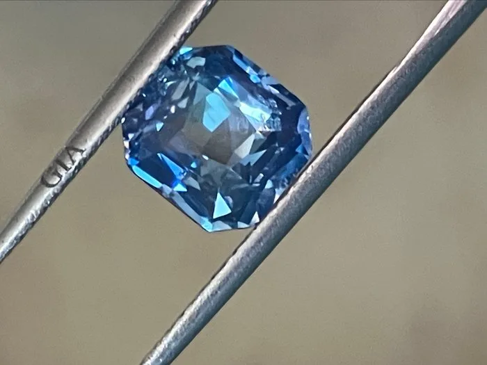 1 pcs Blue Sapphire - 3.06 ct - Gemological Institute of America (GIA)