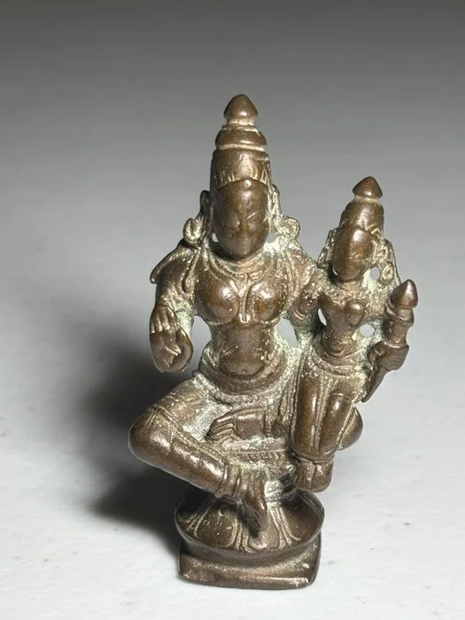 Sculpture, 18th–19th Century South Indian Bronze Group of Shiva and Parvati (Uma-Maheshvara) - 6 cm - Bronze