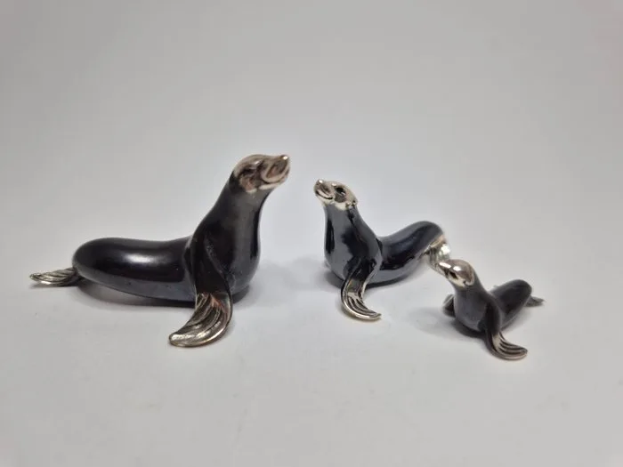 Saturno - Figure - Silber Emaille Seehundfamilie Robbe Miniatur (3) -.800 silver