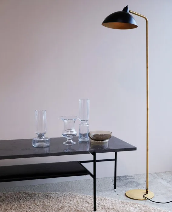 Dyberg Larsen - Floor lamp - Futura Floor Light - Brass/Black - Metal, Brass