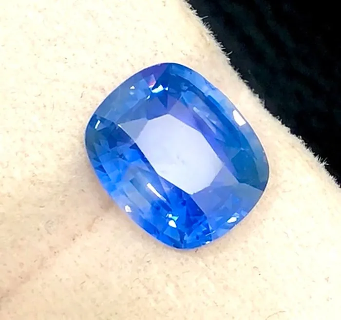 1 pcs Blue Sapphire - 4.06 ct - Guild Gem Laboratory - NoHeat MadagascarSapphire