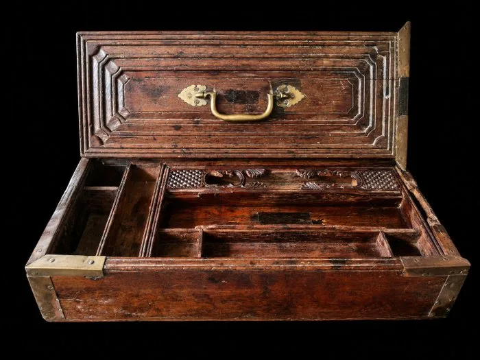 Anglo-Indian writing chest - Wood, Brass - India - British Raj (1858-1947)
