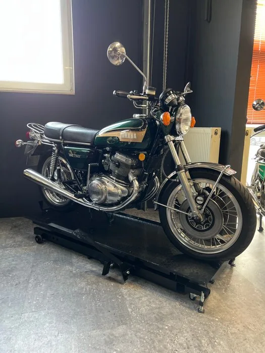 Yamaha - TX750 - 750 cc - 1973