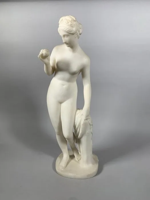 D'Après Bertel Thorvaldsen (1770-1844) - Sculpture, Vénus à la pomme - 50 cm - Marble