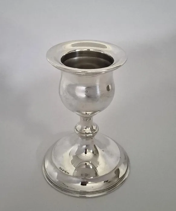 Enrico Goretta - Candlestick / sturdy candlestick, 14.2 cm. -.800 silver