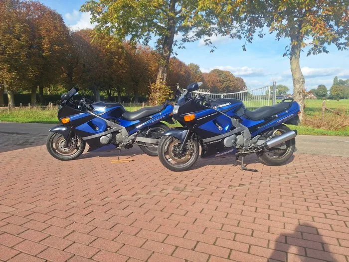 Kawasaki - 2x ZZR 600 set - 600 cc - 1990