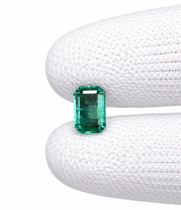 1 pcs Green Emerald - 2.44 ct - International Gemological Institute (IGI) - TOP QUALITY EMERALD