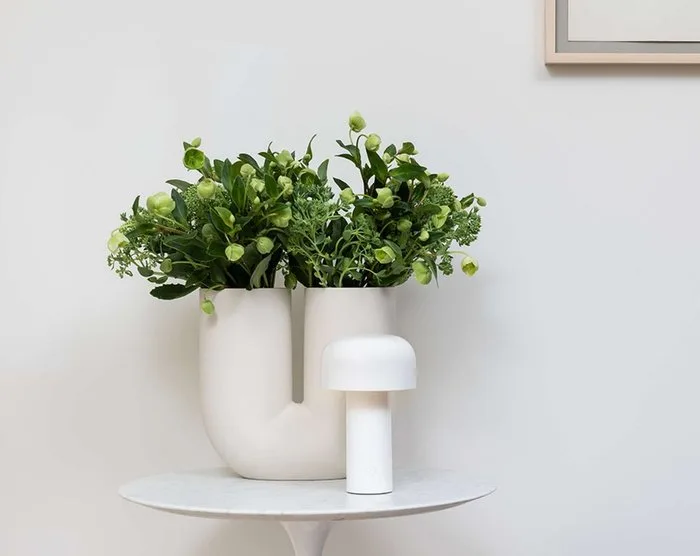 Flos - Edward Barber & Jay Osgerby - Table lamp - Bellhop Unplugged - Plastic - White