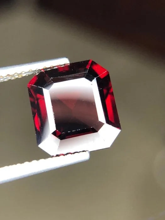 1 pcs Red Spinel - 5.62 ct - International Colored Gemstone Association (ICA GemLab) - Burmese spinel #951