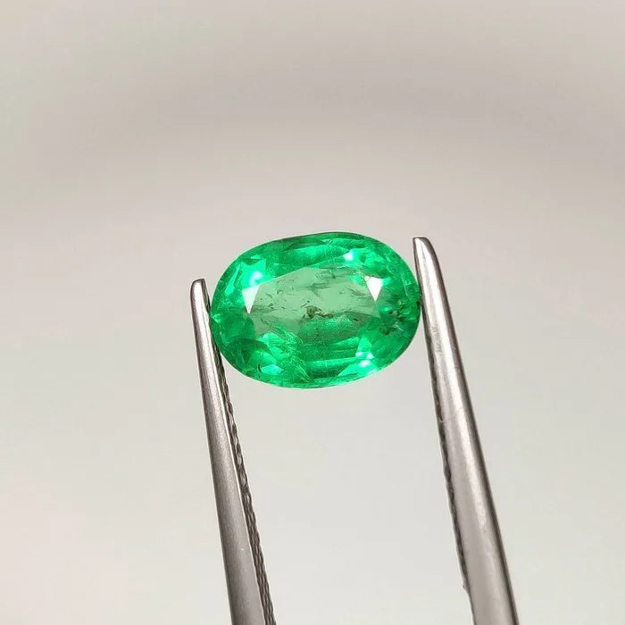 1 pcs Green Emerald - 1.83 ct - International Gemological Institute (IGI) - Top Quality !