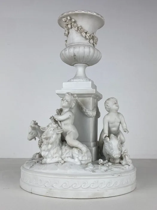 Volkstedt-Rudolstadt - Sculpture, Putti - 30.5 cm - Biscuit porcelain