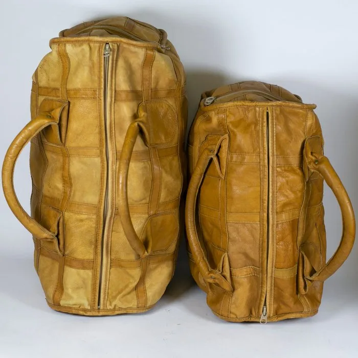 Other brand - Due borse da viaggio in morbida pelle color cuoio - lavorazione a pannelli con fasce di pelle - Travel bag