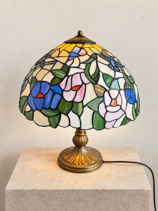 Table lamp - Tiffany-style stained glass – flowers and hummingbirds - Stained glass