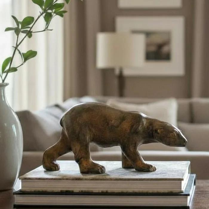 Pierre Chenet (XX-XXI) - Sculpture, Walking Polar Bear - 21 cm in length - 10 cm - Bronze