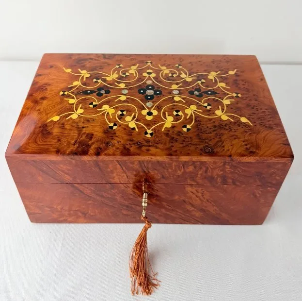 Box - Thuja root and mother-of-pearl - Box in thuya burl