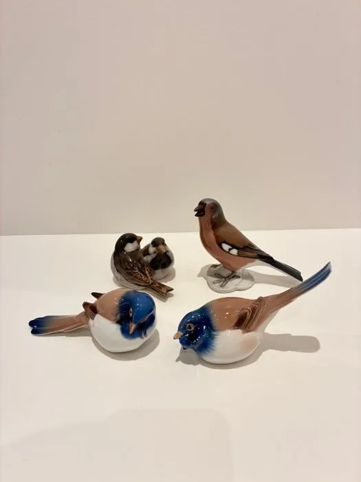 Bing & Grondahl, Royal Copenhagen - Statue, Collection of Birds (4) - 10 cm - Porcelain - 1970