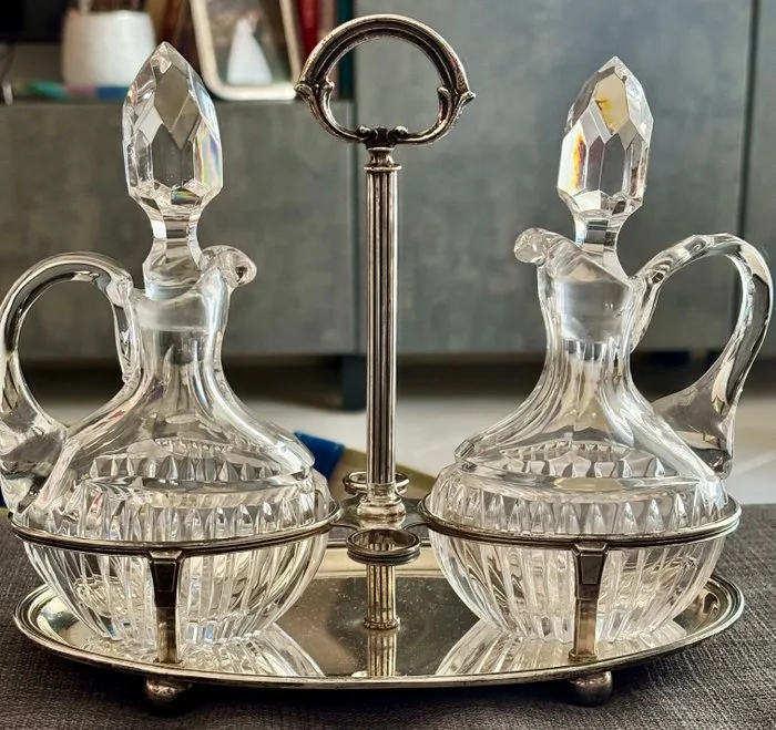 Petruzzi e Branca - Cruet set -.800 silver