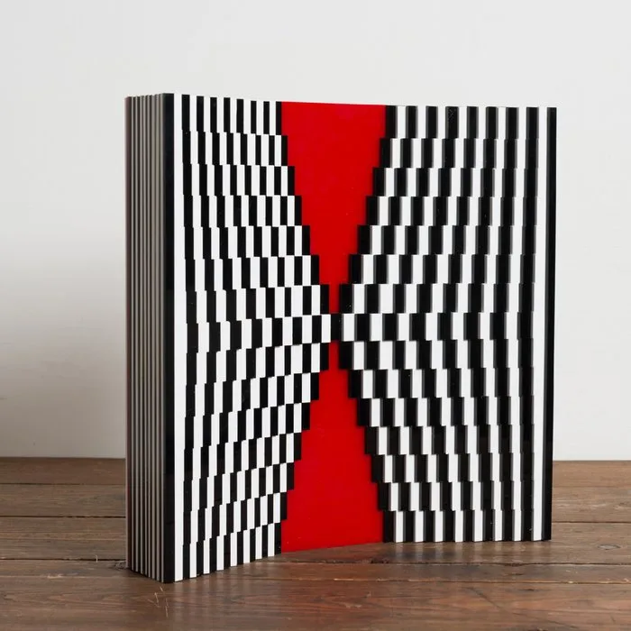 Gio Schiano - Sculpture, LIMITED EDITION - Pixel - 30 cm - cast methyl methacrylate
