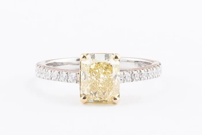 Ring - 18 kt. White gold - 2.00ct. tw. Yellow Diamond (Natural coloured) - Diamond - Radiant
