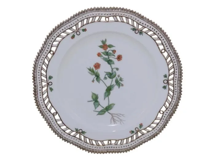 Royal Copenhagen - Plate - Flora Pattern - Porcelain - Flora Danica - 1939