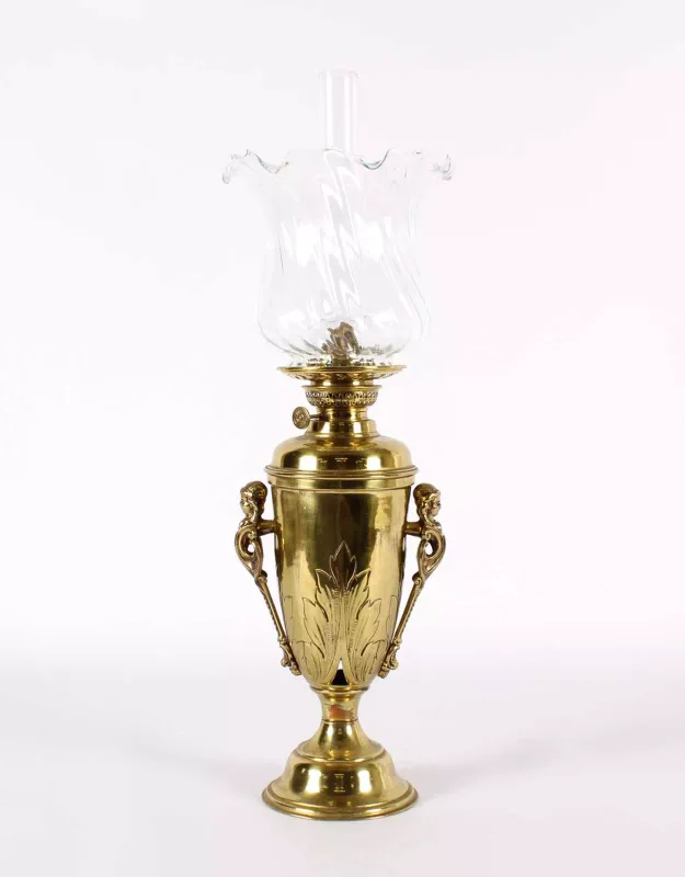 An Early 20th Century English Manufacture Brass Oil Lamp An Early 20th Century English Manufacture Brass Oil Lamp