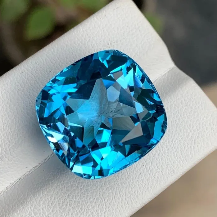 1 pcs Blue Topaz - 47.97 ct - Gem Report Antwerp (GRA) - 47.97Carat Blue Topaz