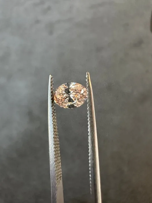 1 pcs Diamond (Natural coloured) - 0.44 ct - Oval - Fancy Brown Pink - VVS2 - Gemological Institute of America (GIA)