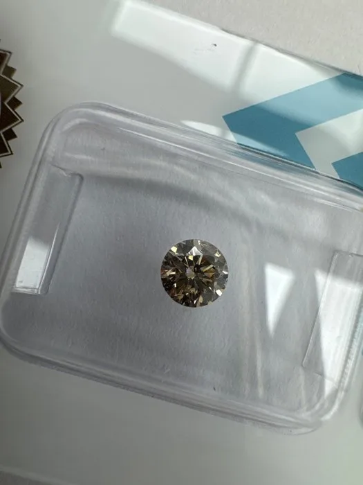 1 pcs Diamond (Natural coloured) - 0.43 ct - Round - Fancy light Brownish, Yellow - SI2 - International Gemological Institute (IGI)