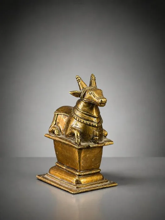 Statue, Nandi, le taureau de Shiva - 18th c. - 10 cm - Copper alloy