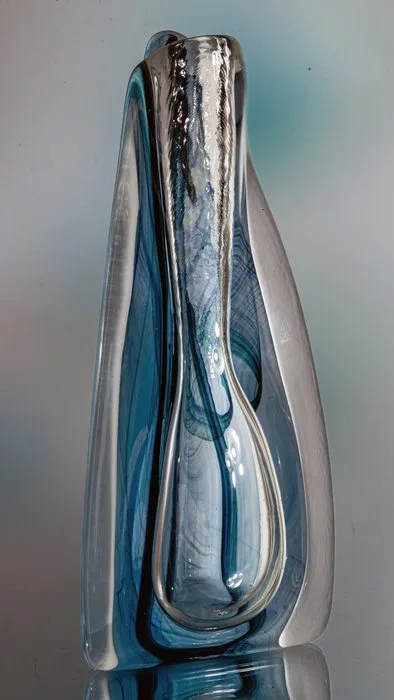 Jizerské Sklárny - Vase - Triangular vase object - Mid-Century Design - Height approx. 24 cm / approx. 1.3 kg - Glass