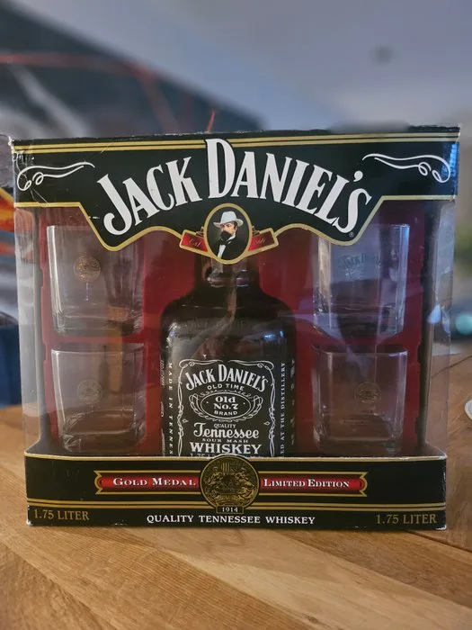 Jack Daniel's 1914 Gold Medal Limited Edition w/glasses - 1.75 Liter