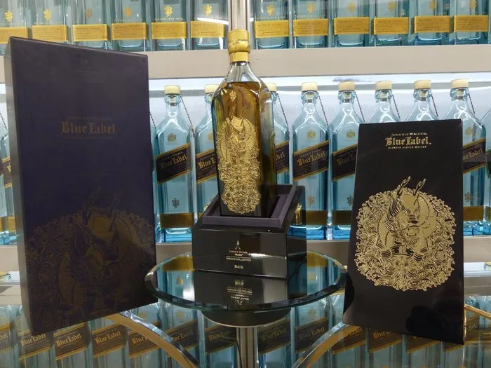Johnnie Walker Blue Label House Edition Private Collection Dragon with exclusive wooden box - b. 2012 - 1 Litre