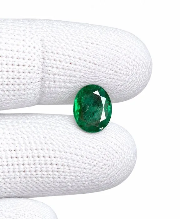 1 pcs Emerald - 2.07 ct - International Gemological Institute (IGI) - TOP VIVID GREEN EMERALD