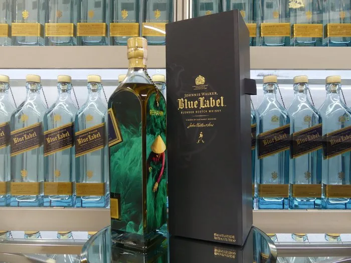 Johnnie Walker Blue Label Limited Edition Design Rehahn Into the Wave from Vietnam - one of 100 bottles - b. 2021 - 750ml