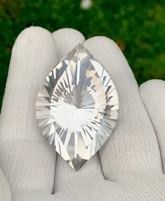 1 pcs Colourless Quartz - 193.54 ct - International Colored Gemstone Association (ICA GemLab)