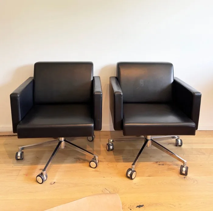 Poltrona Frau - Fauteuil (2) - Office chair - Leather, Aluminium, Metal