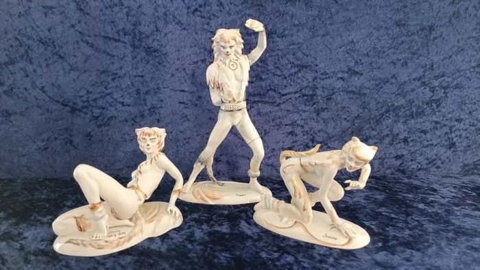 Wallendorf - Figure (3) - Porcelain
