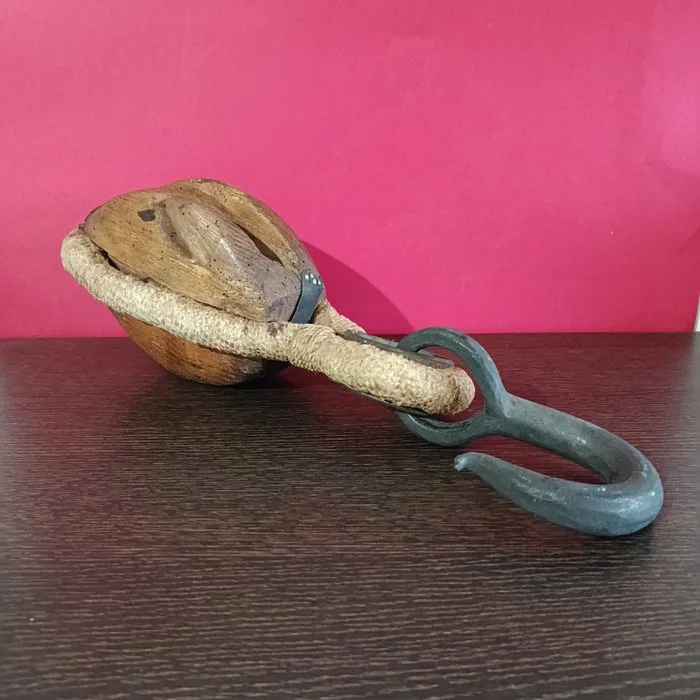 Maritime object - Cast iron- Large nautical pulley, heavy-duty