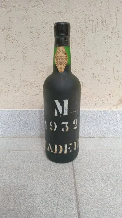 1932 H.M. Borges, "M" - Madeira Malmsey (Malvasia), Frasqueira (Vintage) - 1 Bottle (0.75L)