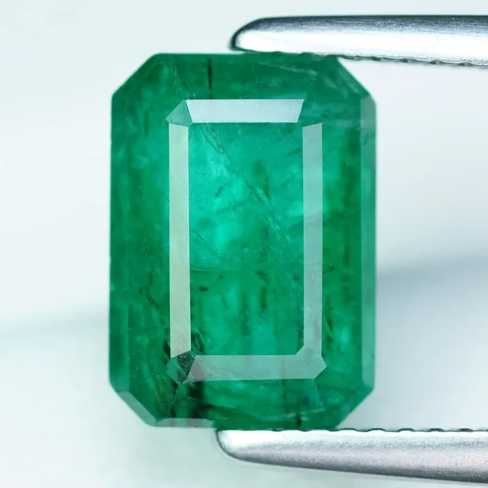 Green Emerald - 5.10 ct - International Colored Gemstone Association (ICA GemLab) - Exclusive Gem For Jewelry
