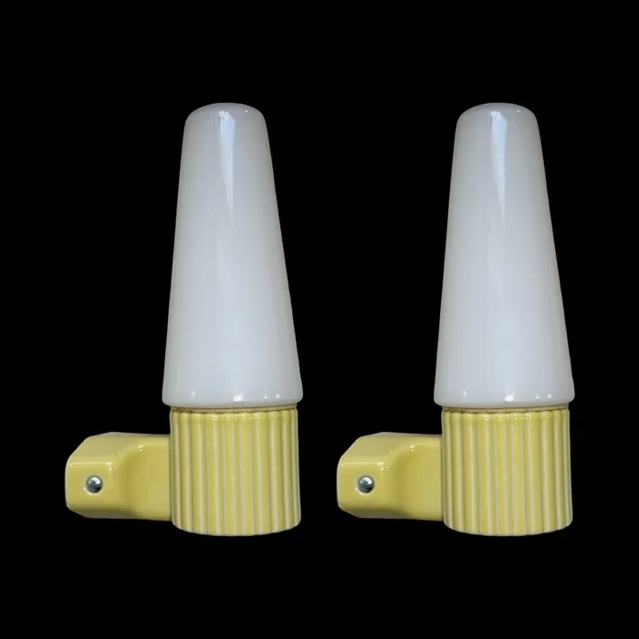 IFÖ Electric - Sigvard Bernadotte - Wall lamp - Model 6020 - Earthenware, Opaline glass