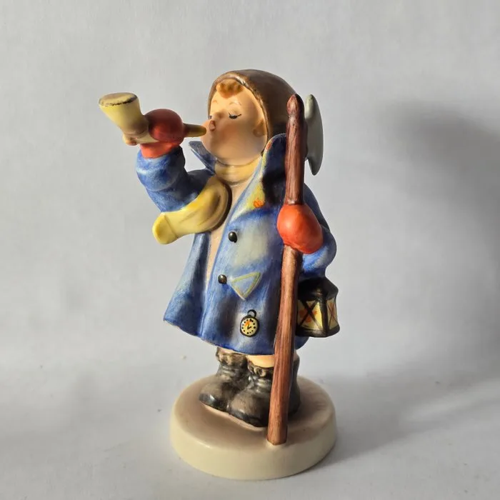 Goebel - Figurine - Hummel #15 2/0 - Hear Ye, Hear Ye / Hört Ihr Leute, Nachtwächter - TMK6 - Porcelain