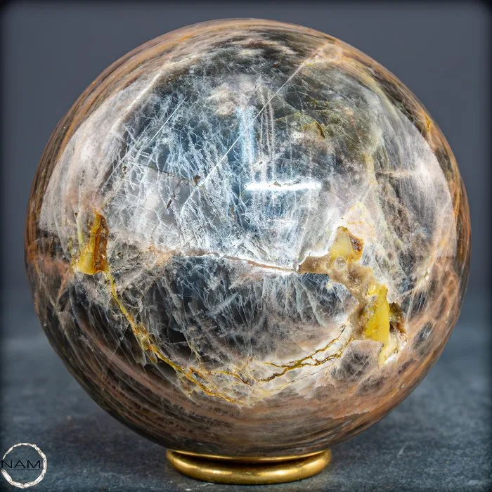 Atemberaubende Mondstein-Kugel – Ein himmlisches Farbenspiel aus Licht und Magie- 1779.91 g