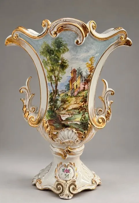 IMPERO - Vase - Goblet-shaped vase with volute handles and a shell-shaped base. - sow with tender flesh - Vase “Elegance Bucolic”